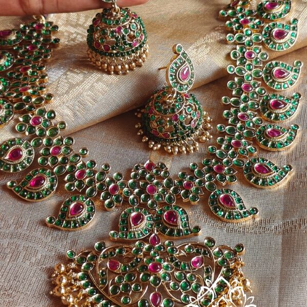 Bridal mango necklace Aishwaryam (Ruby Green)