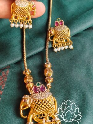 Thandam pendant set with earrings