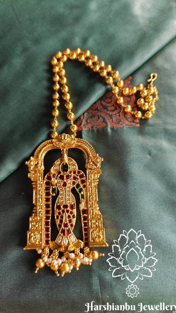 Andal pendant with ball chain