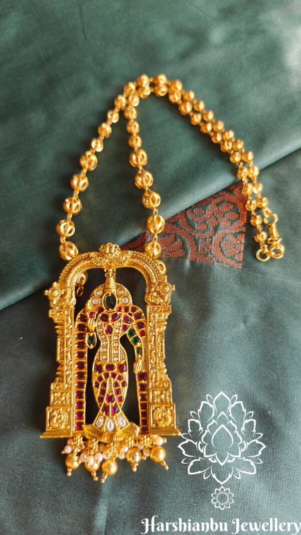 Andal pendant with lotus chain