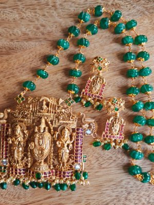 Perumal pendant set with pumpkin beads