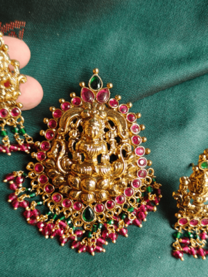 Lakshmi pendant set