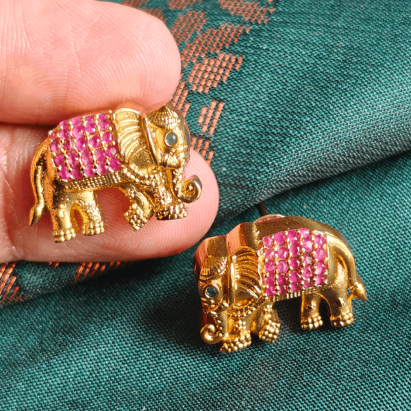 Elephant stud (Ruby green)