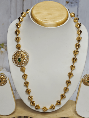 Mogappu chain with stud (Ruby green)