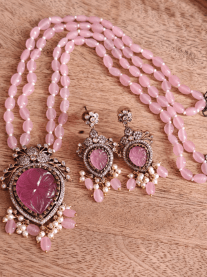 Tilak victorian pendant set with pink beads