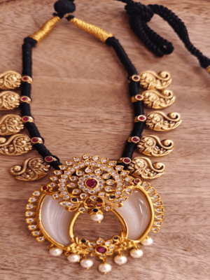 Tiger claw antique mango necklace