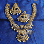 White chandbali necklace with earrings