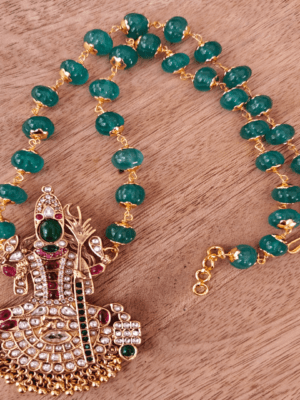 Kundan kamakshi pendant with precious pumpkin beads