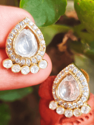 Kundan tear drop stud (white)