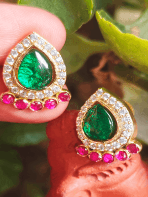 Kundan tear drop stud (Green ruby)