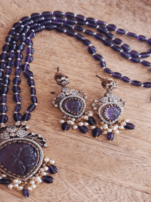 Tilak victorian pendant set with purple beads