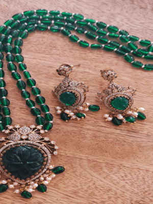 Tilak victorian pendant set with dark green beads