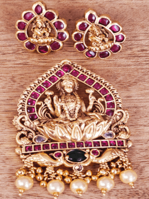 Agalya lakshmi pendant set