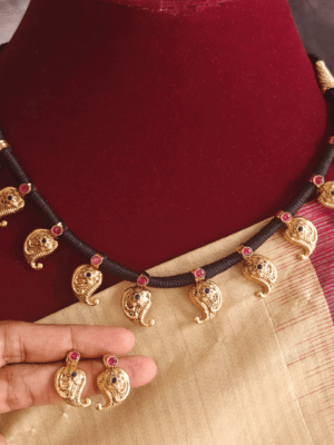 Black rope maanga necklace with maanga stud