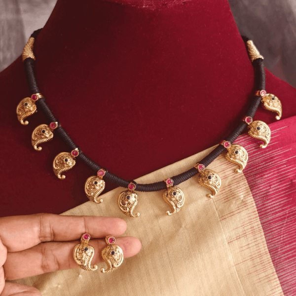 Black rope maanga necklace with maanga stud