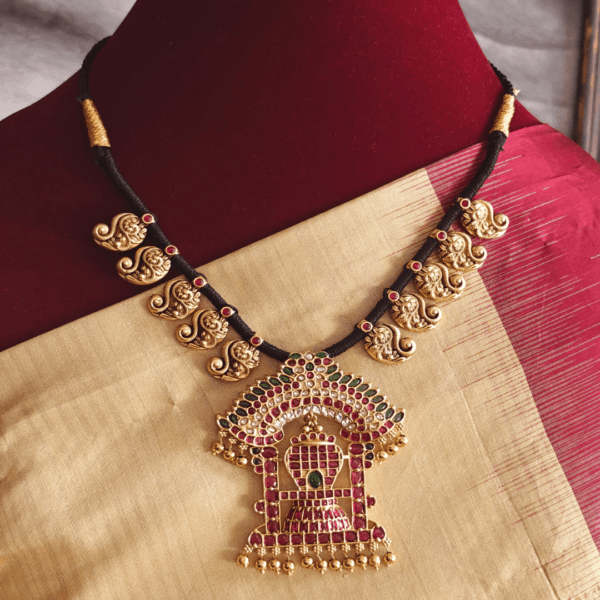 Lingam maanga necklace