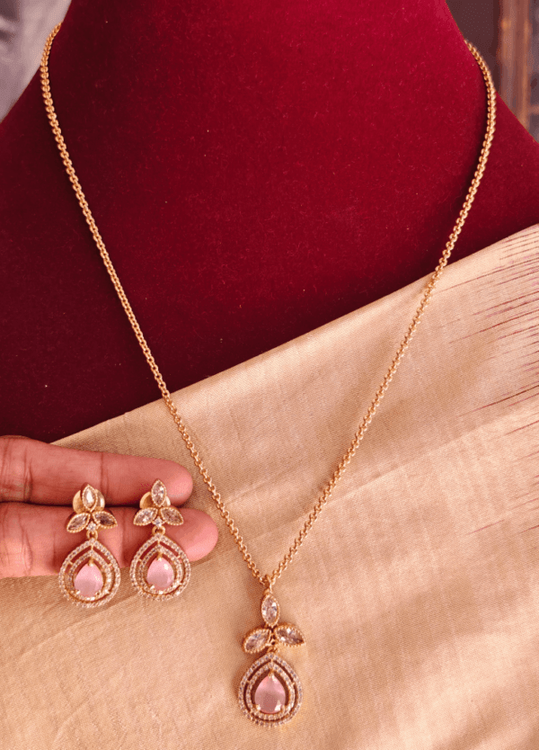 Leaf tilak pendant chain set (pink)