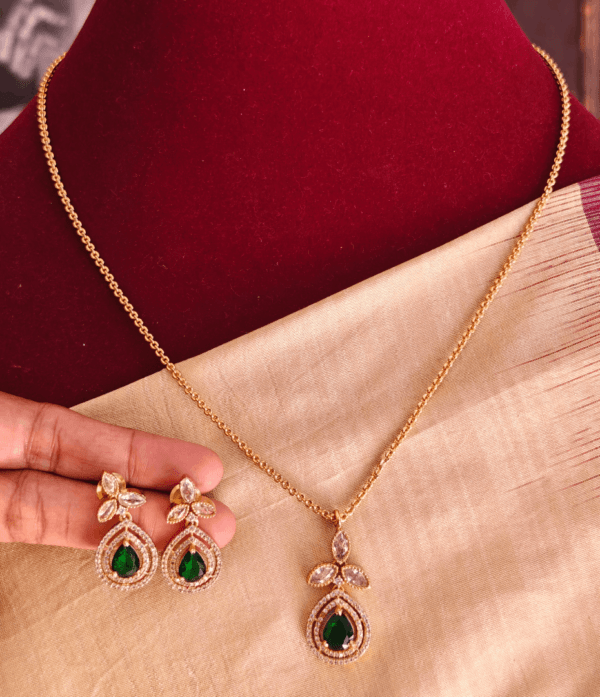 Leaf tilak pendant chain set (dark green)