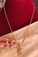 Leaf tilak pendant chain set (White)