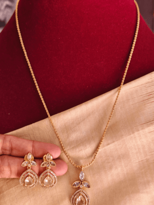 Leaf tilak pendant chain set (White)