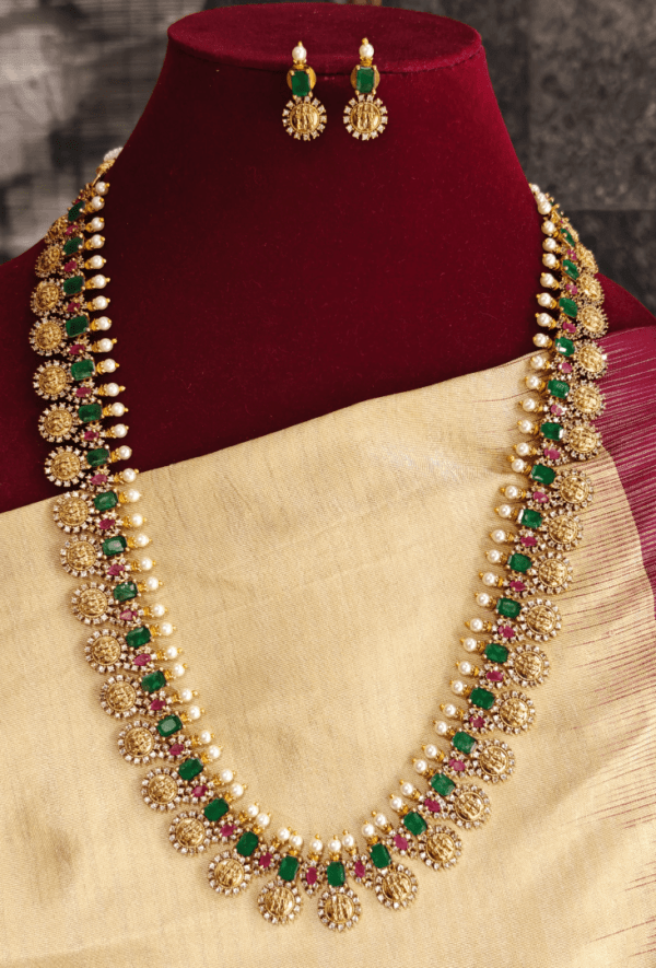 Ram parivar kasu haaram with earrings