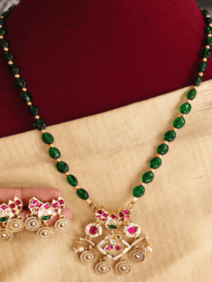 Jadau poo fusion pendant set with green beads