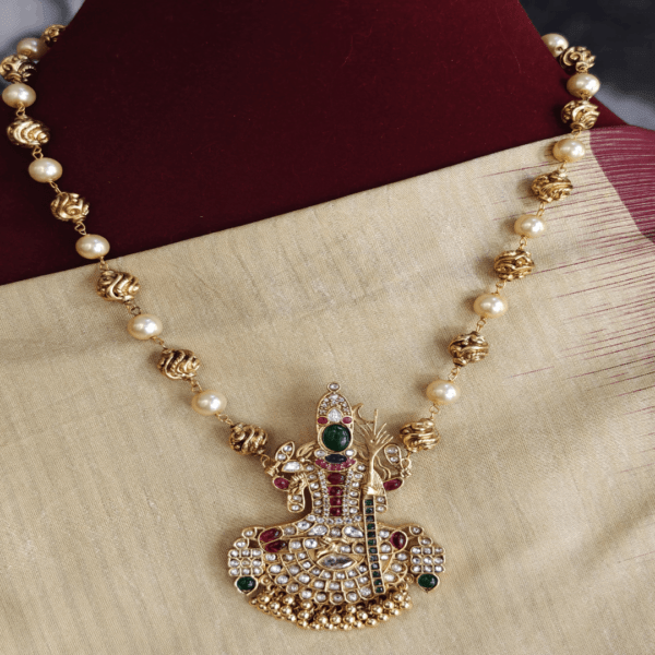 Kundan kamakshi with antique pearl chain