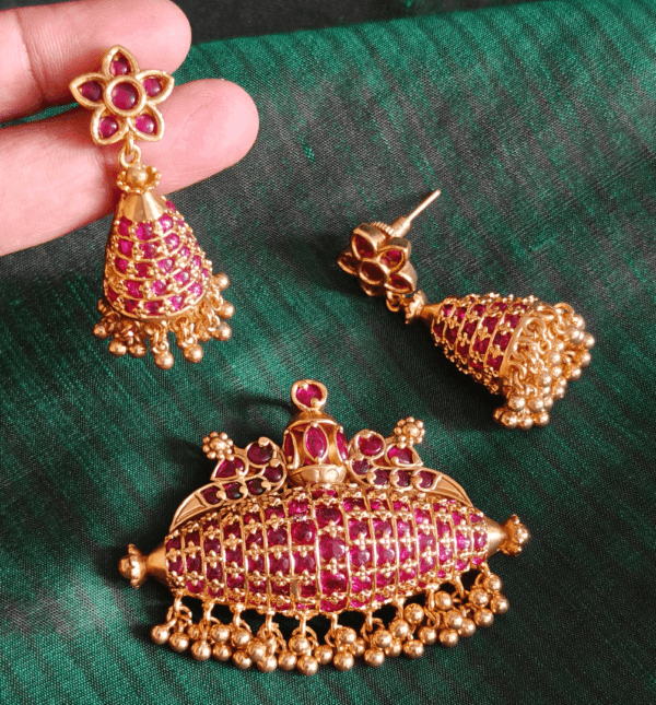 Traditional mayil padhakkam with jhumkhas (Ruby)