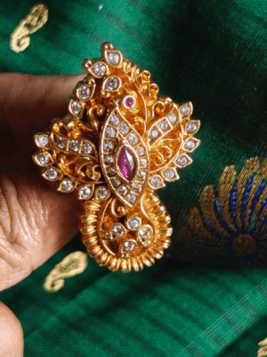 Flying peacock fusion saree pin (ruby)