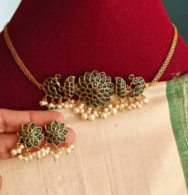 Hridayakalam peacock fusion kemp stone necklace (green)