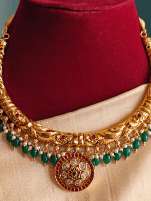 Kanti necklace with kemp pendant