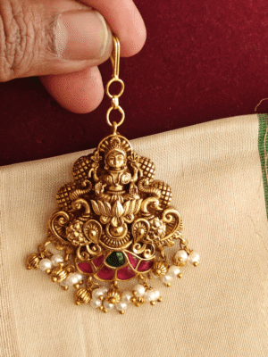 lakshmi maang tikka (ruby emerald )