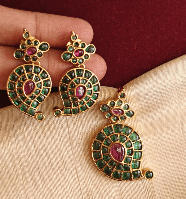 Mango (emerald ruby kemp) pendant set