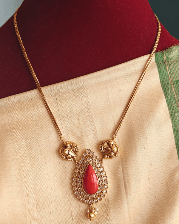 Annam tilagam padhakkam chain (coral)
