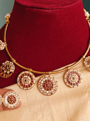 Pearl fusion circle pendants kanti necklace (multicolor)