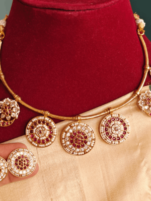 Pearl fusion circle pendants kanti necklace (ruby white)