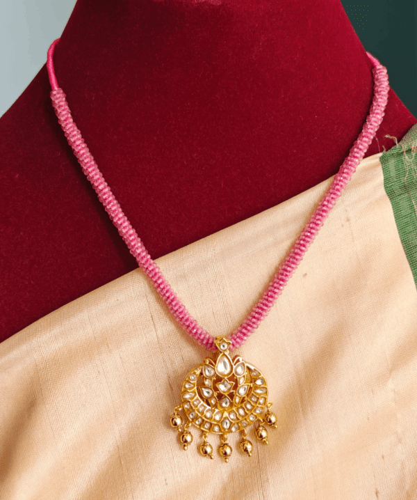 White amirtham kundan pendant with pink hydrocrystal beads