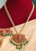 Thamarai kemp pendant with chain