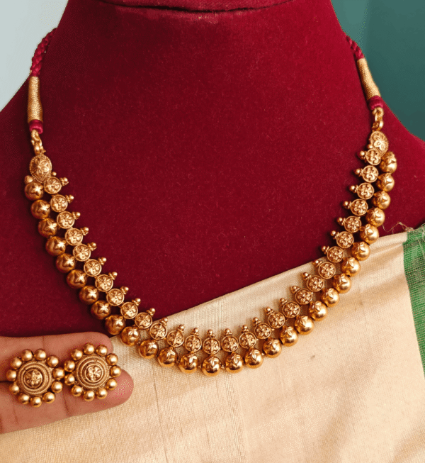 Mottu necklace with stud