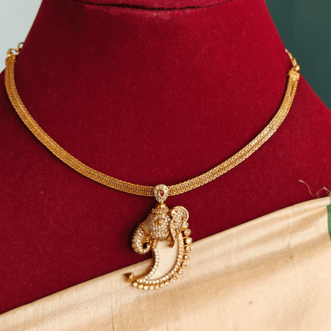 Elephant claw pendant attigai
