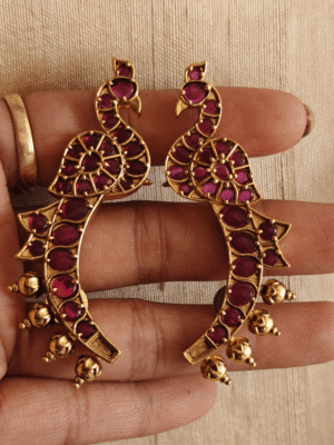 Bird earcuff (ruby)