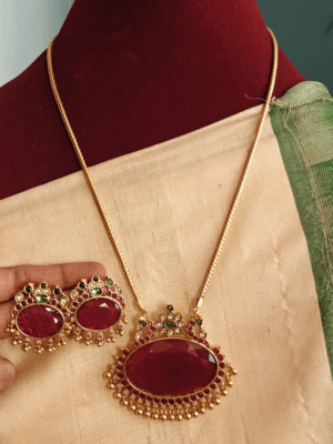 Neelvattam pendant set with kodi chain (red)