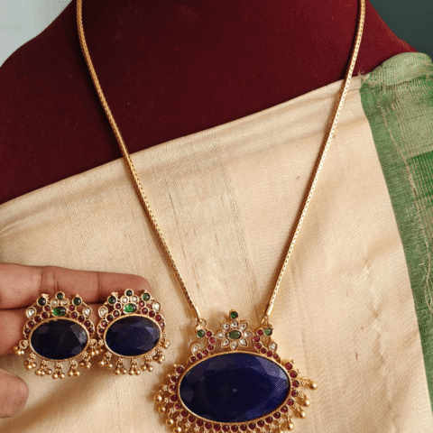 Neelvattam pendant set with kodi chain (Blue)