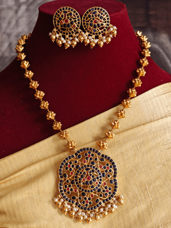 Blue Rakkodi pendant set with lotus mala haaram