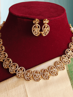 Vellai kal maanga necklace