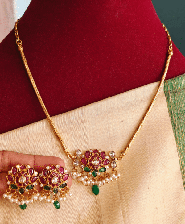Jadau lotus pendant set with kodi chain