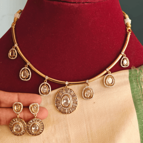 White stone hasli necklace