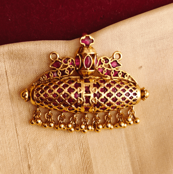 Tradition mayil kemp pendant(ruby)