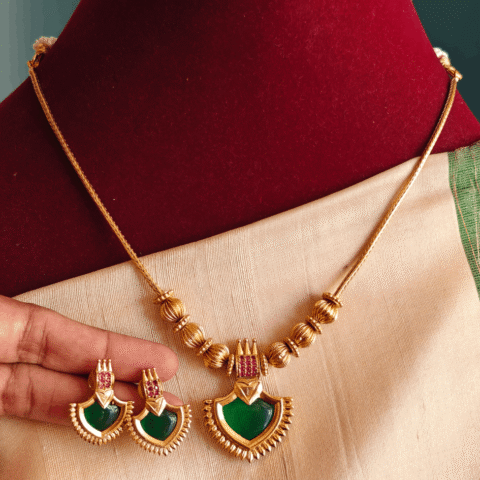 Palakkai green enamel necklace set