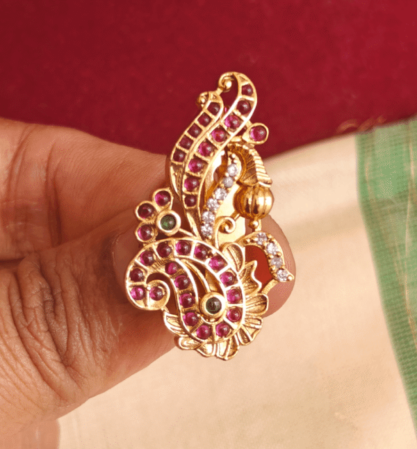 Leaf saree pin